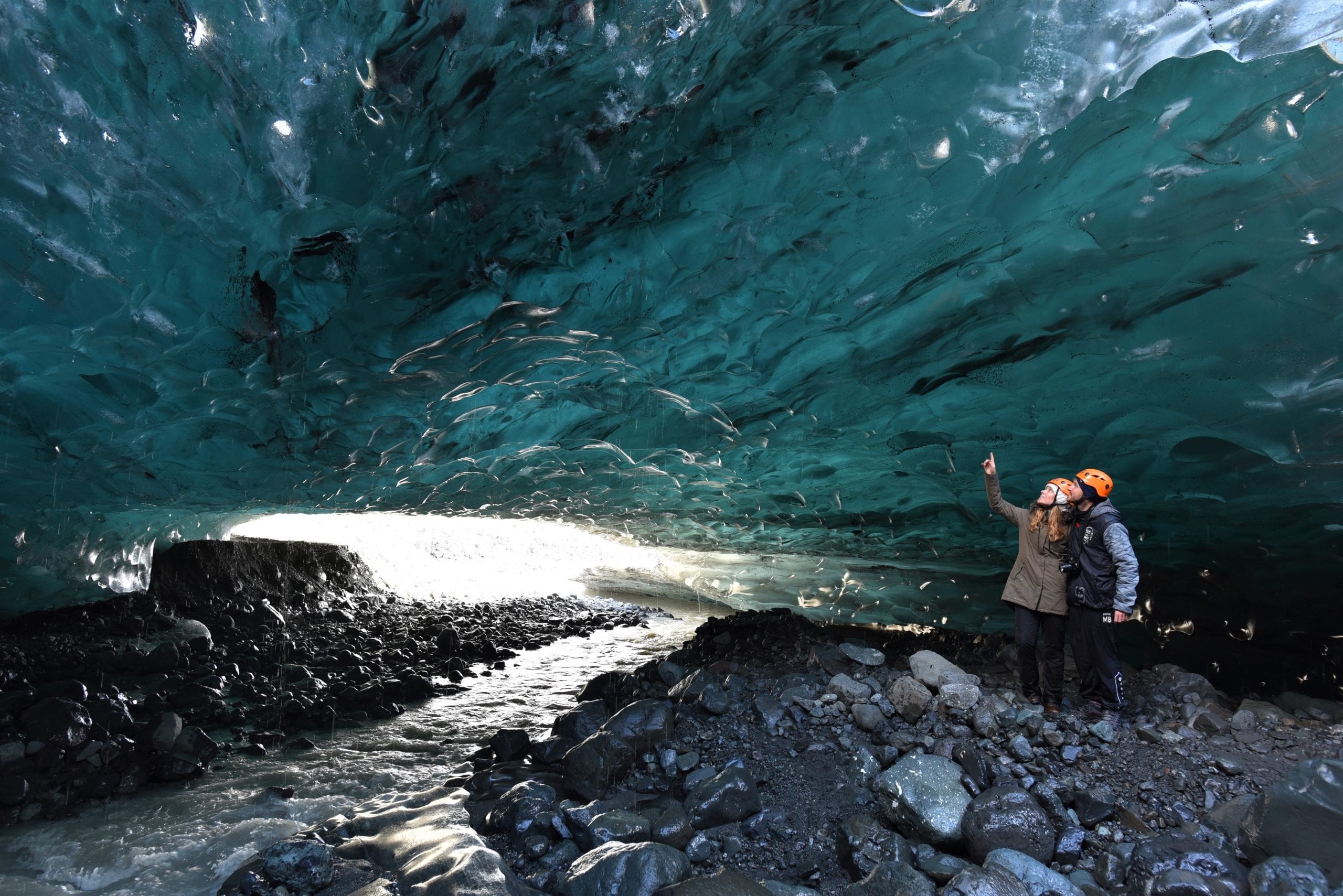 3 Day Winter Minibus Tour: South Coast, Blue Ice Cave, Golden Circle & Northern Lights File name: b0ea9ff0c75d2f77df472c