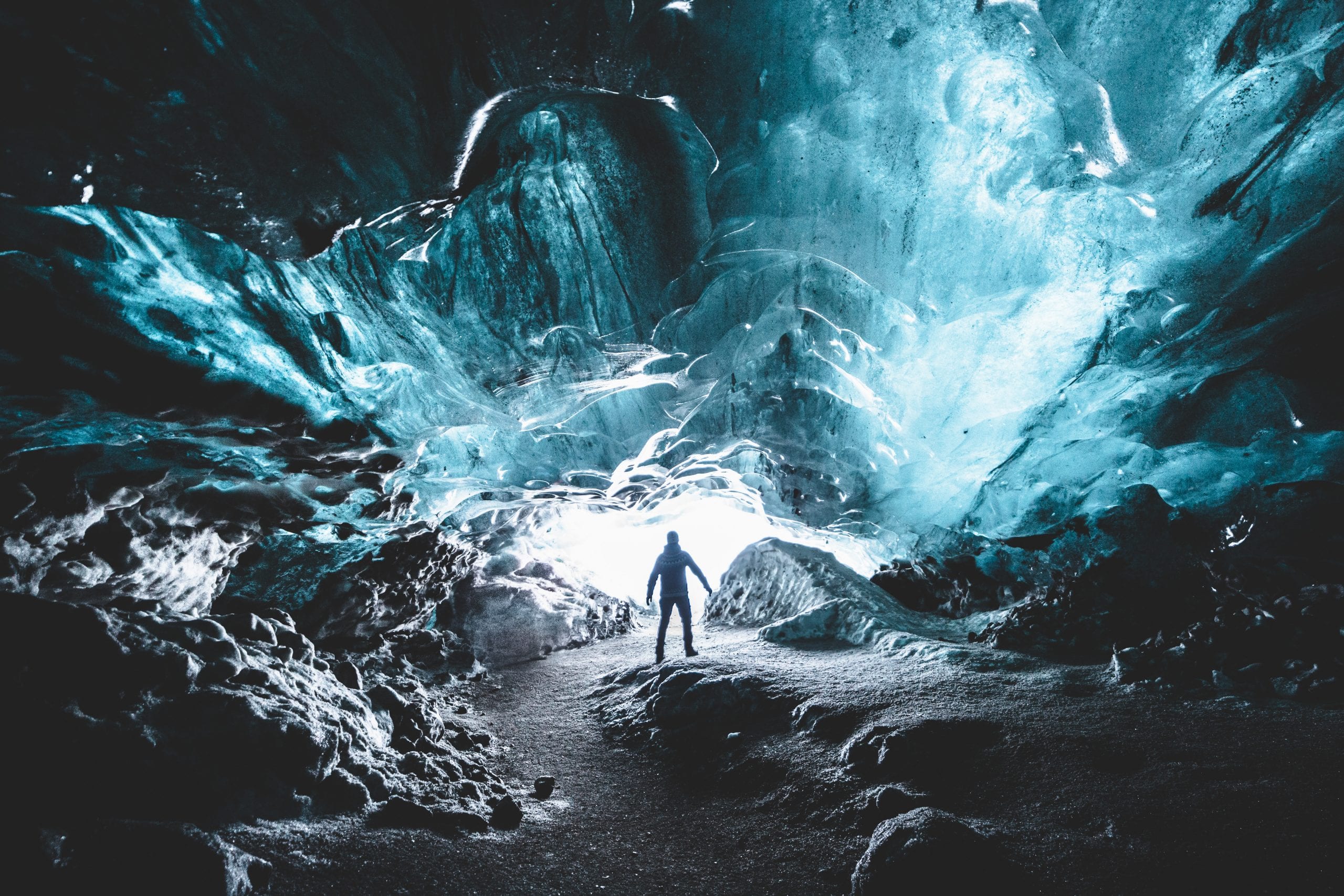 3 Day Winter Minibus Tour: South Coast, Blue Ice Cave, Golden Circle & Northern Lights File name: b0ea9ff0c75d2f77df472c