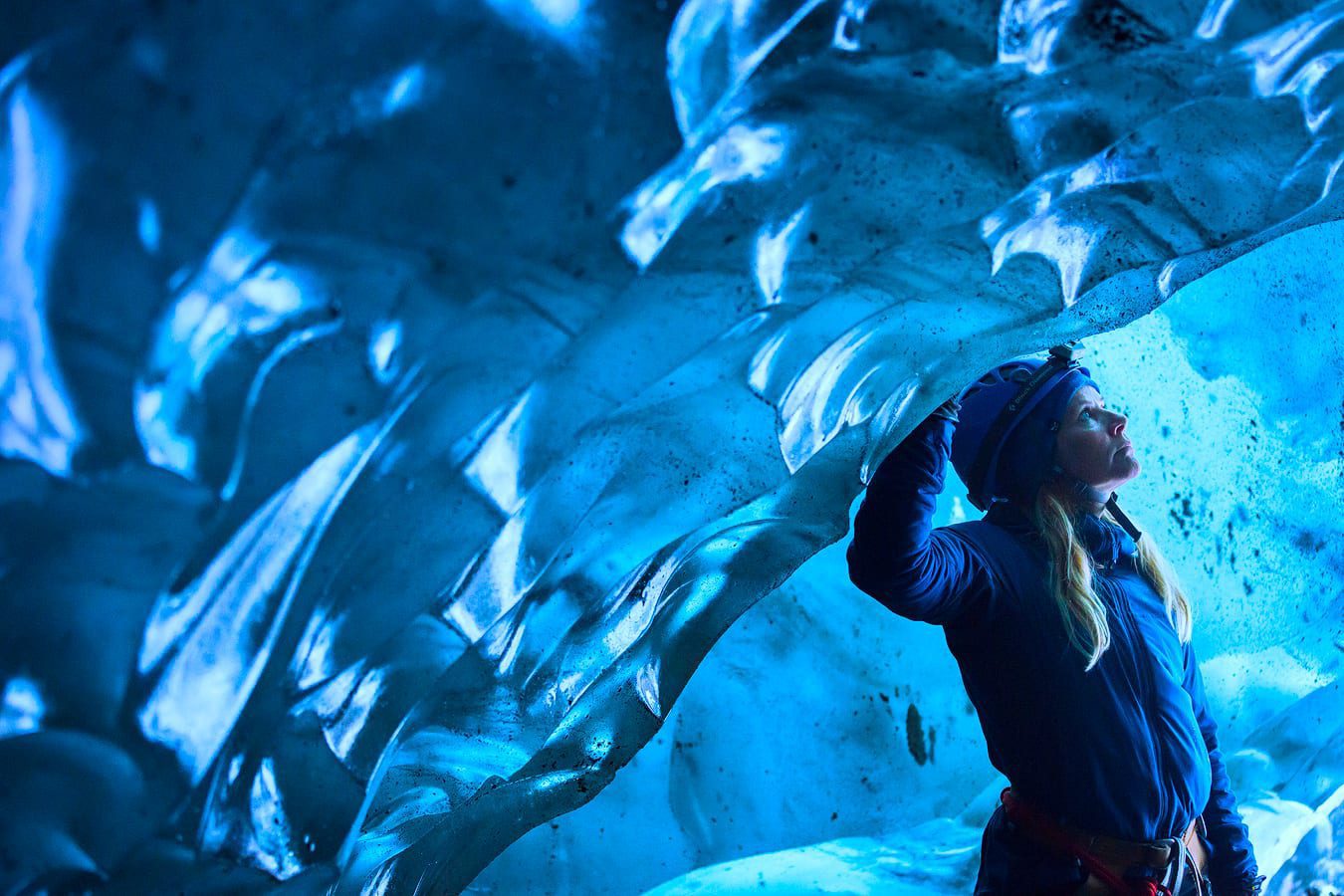 3 Day Winter Minibus Tour: South Coast, Blue Ice Cave, Golden Circle & Northern Lights File name: b0ea9ff0c75d2f77df472c