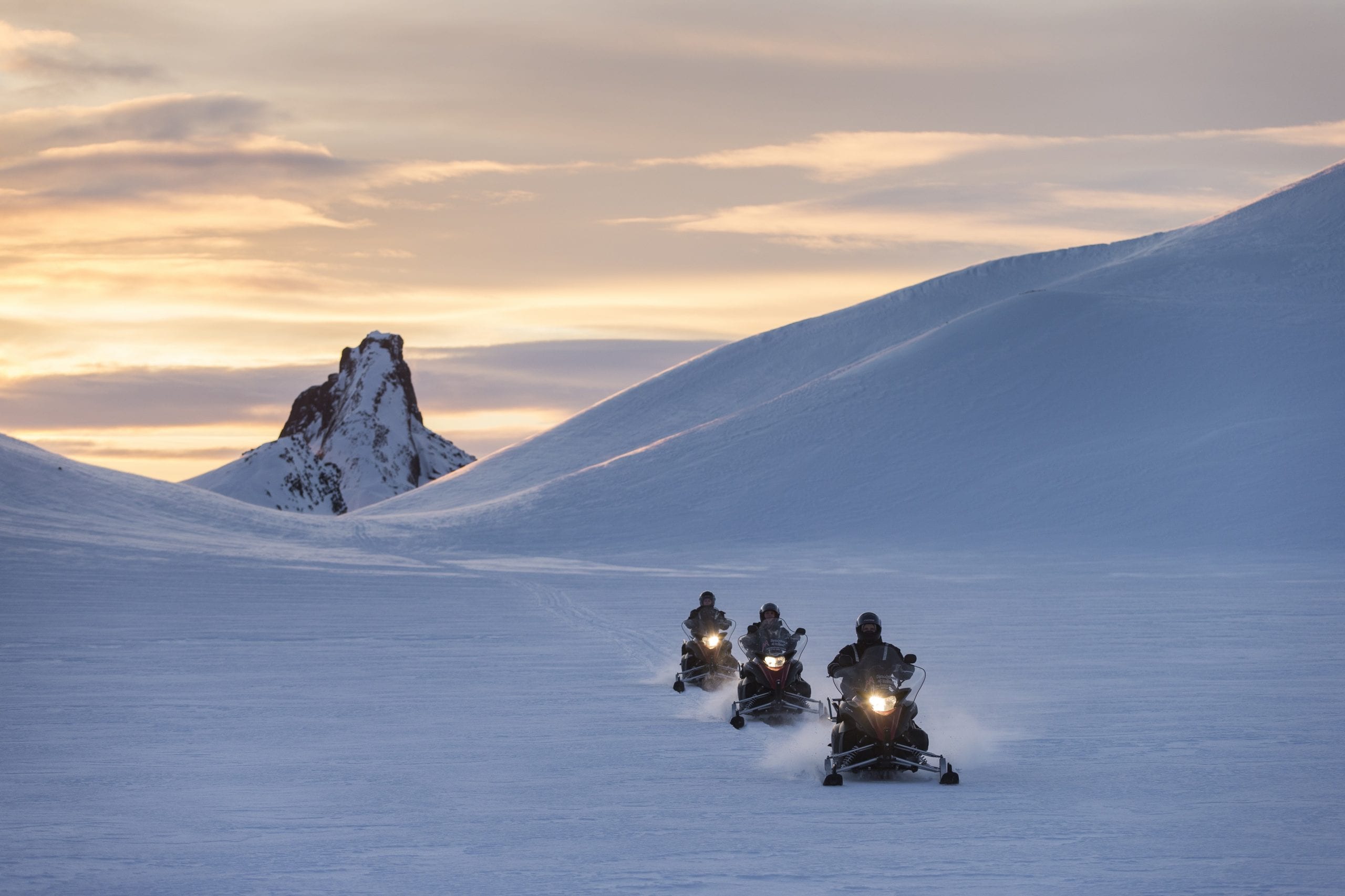 Pearl Tour - Golden Circle Super Jeep Tour & Snowmobiling