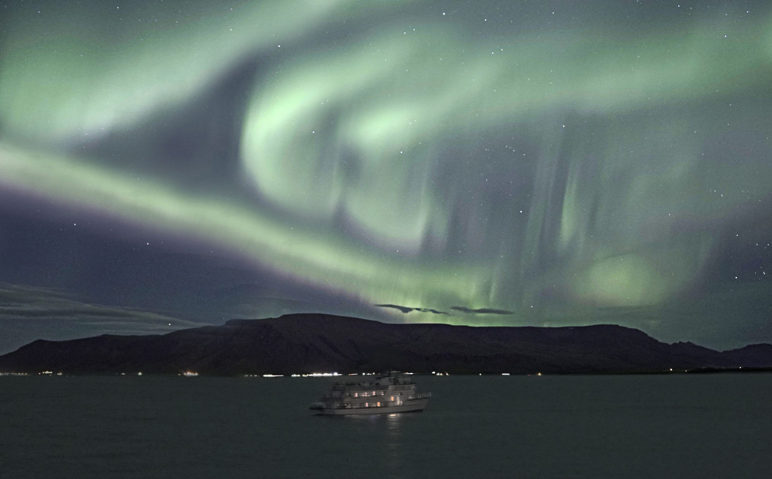 Golden Circle & Northern Lights by boat