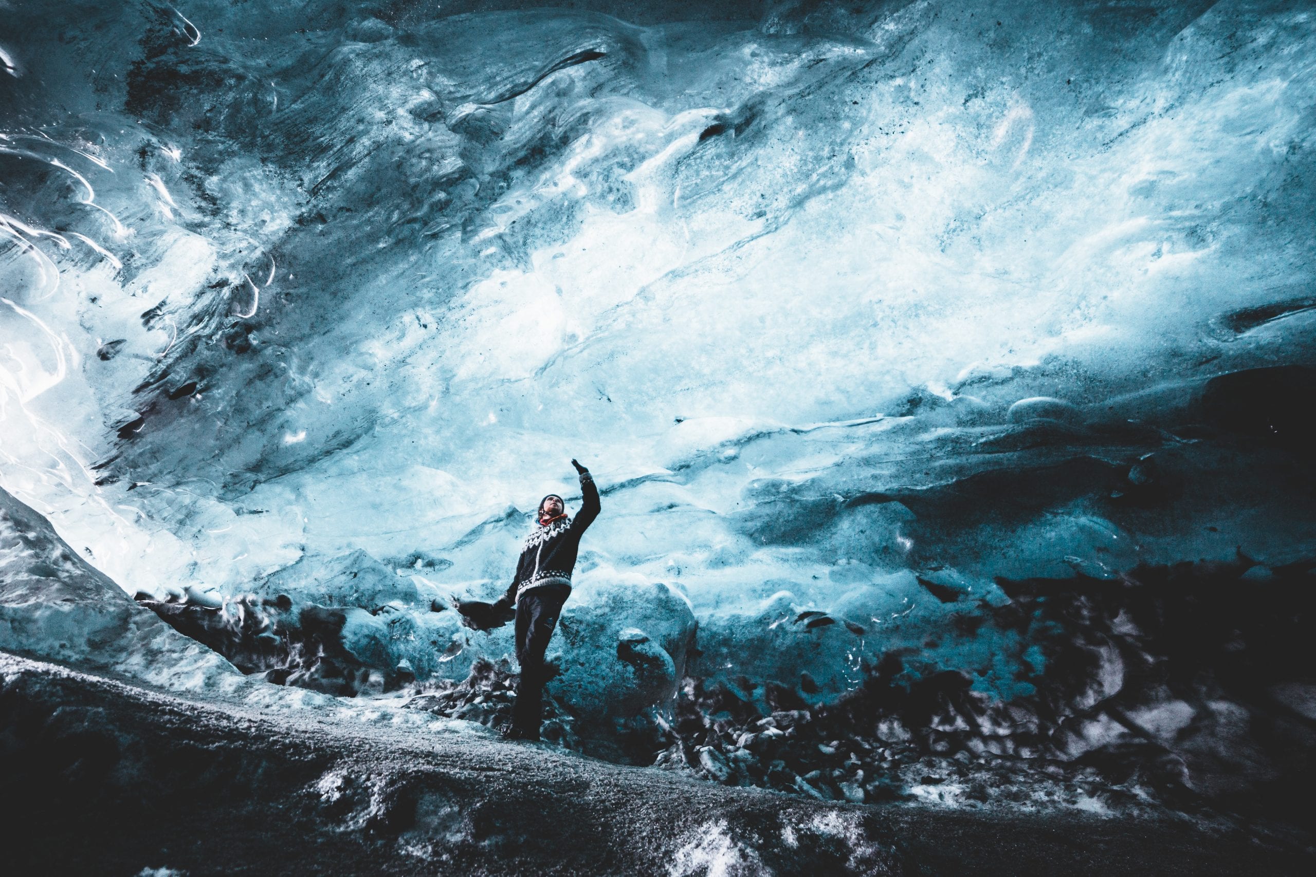 3 Day Winter Minibus Tour: South Coast, Blue Ice Cave, Golden Circle & Northern Lights File name: b0ea9ff0c75d2f77df472c